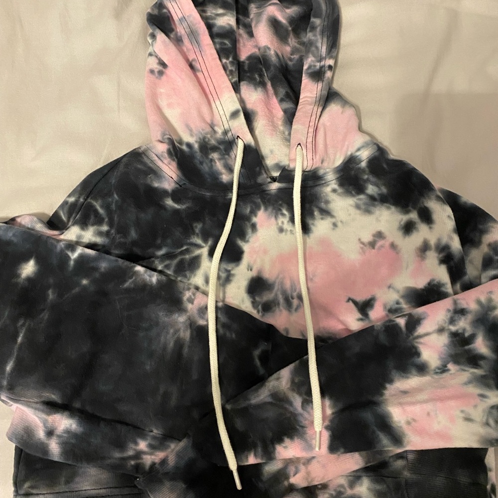 Cropped tie-dye sweatshirt. Size small. Like brand new.